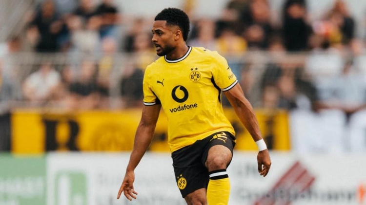 官方：多特后卫卡巴尔租借至荷甲球队奈梅亨，租期至本赛季结束
