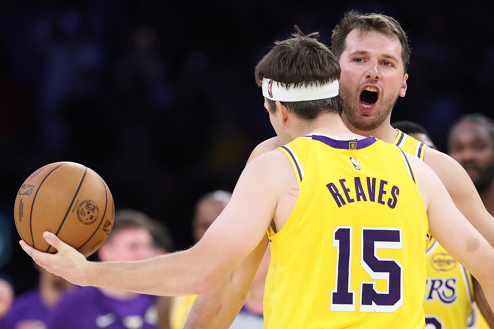 东契奇成湖人核心后防守成疑 博彩公司预计新季湖人取得44.5胜