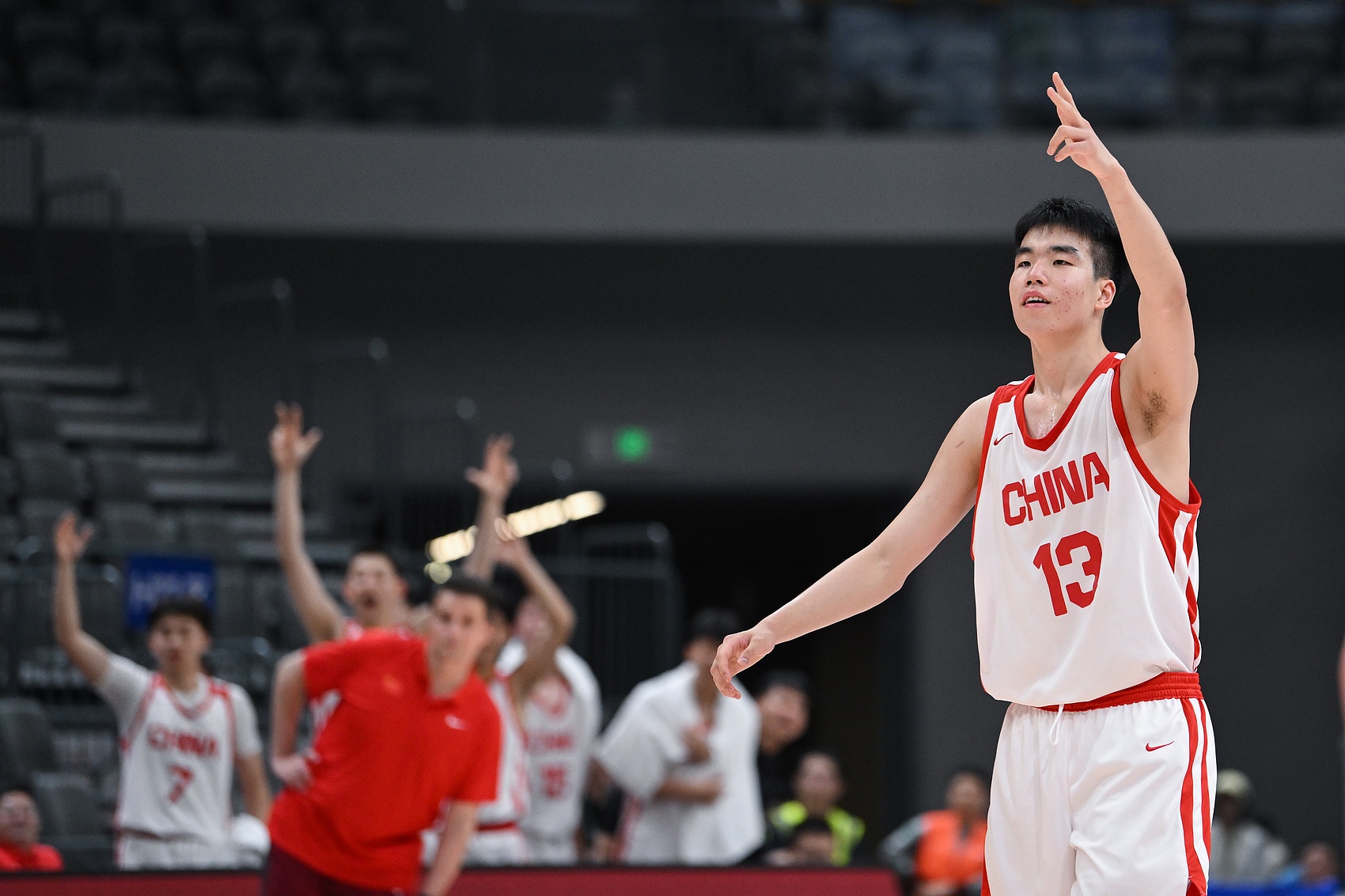 发挥亮眼！张懿赵杰出战22分钟 6中5&罚球4中4得到16分6篮板1盖帽